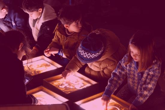 Des enfants jouent pendant une animation