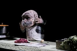 une marionnette sur scène
