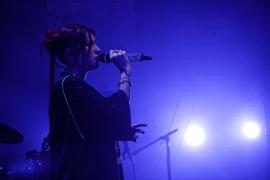 La chanteuse Charles sur scène