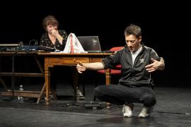 Deux comédiens sur scène