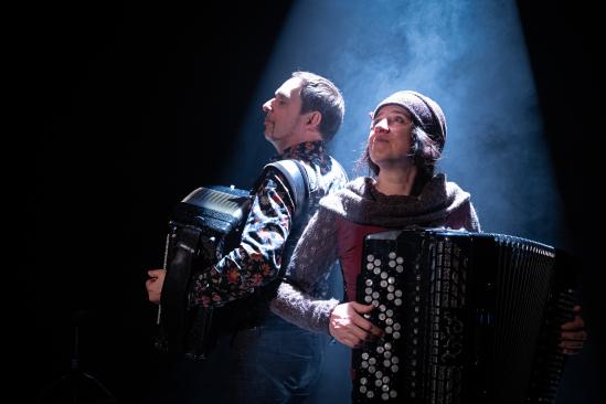 Deux musiciens sur scène