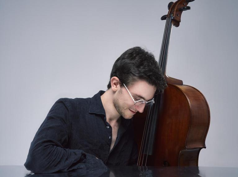 Un musicien et son reflet