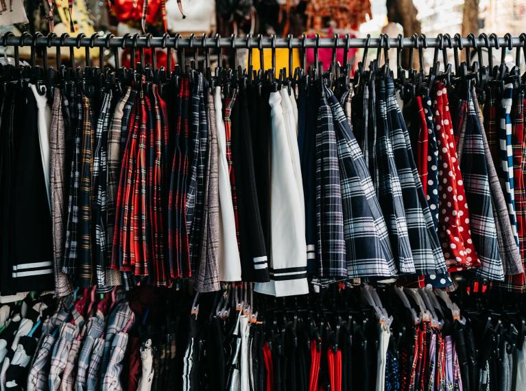 Une tringle de vêtements