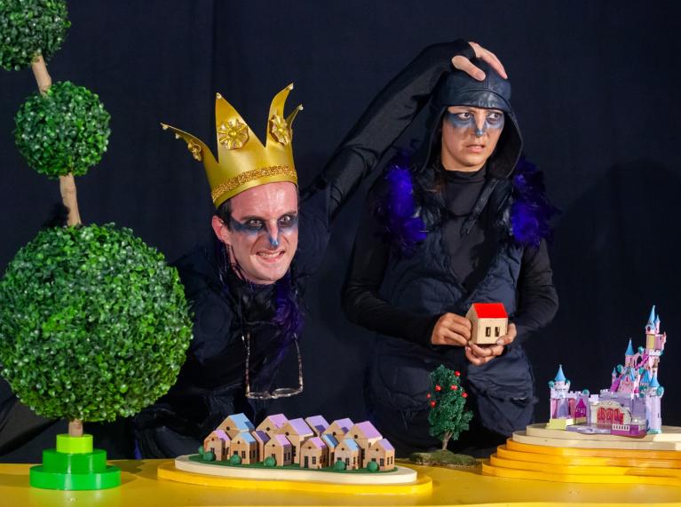 Deux comédiens du spectacle La chute