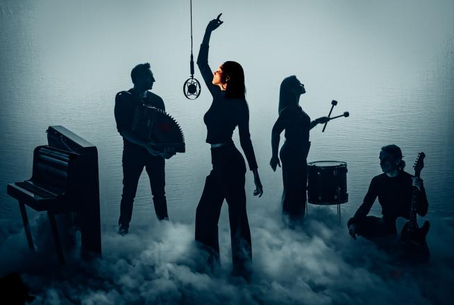 Deux musiciens et une chanteuse