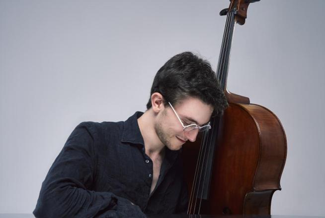 Un musicien et son reflet